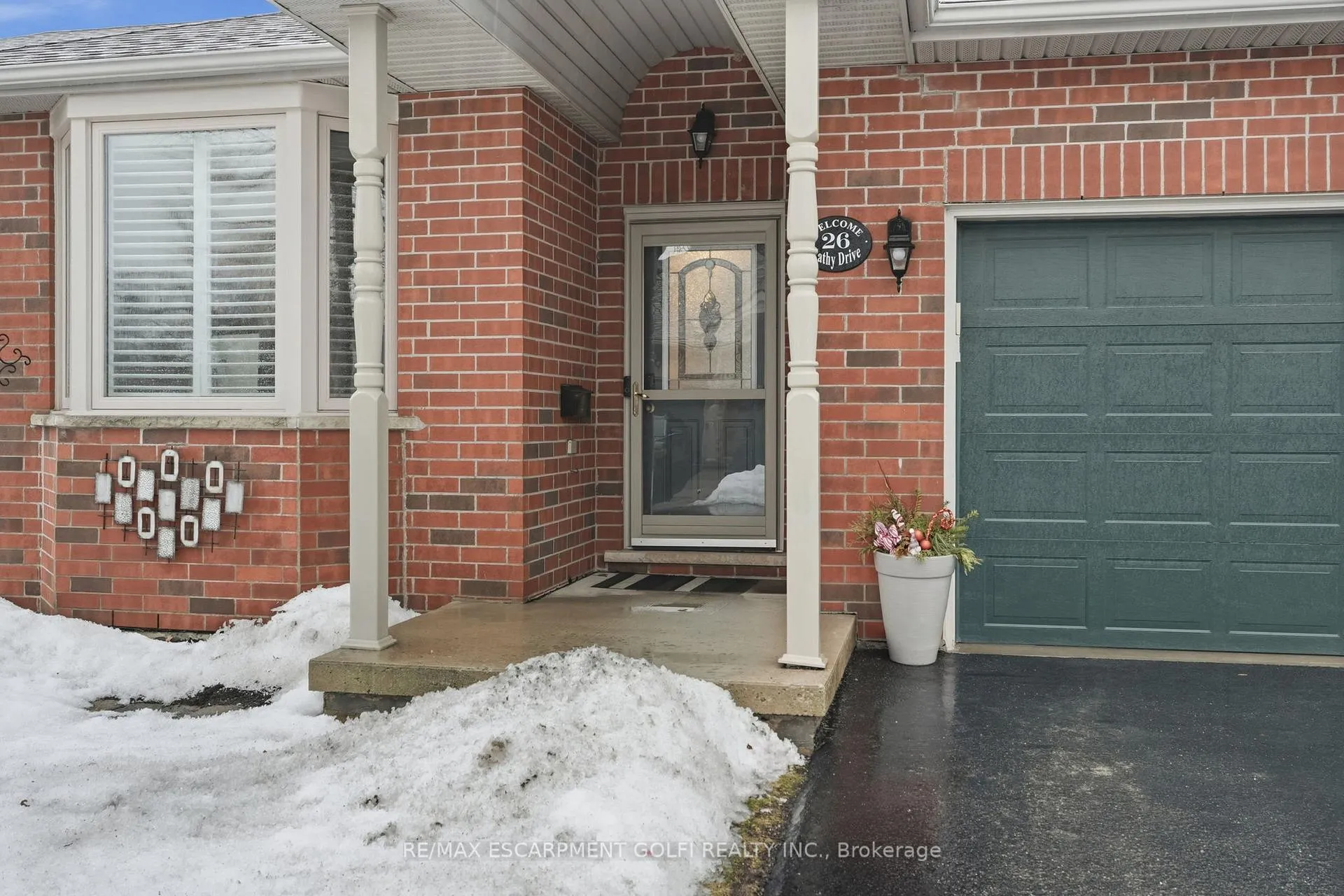 Photo 2 of 26 Cathy Drive, Hamilton, Twenty Place — HOMEH