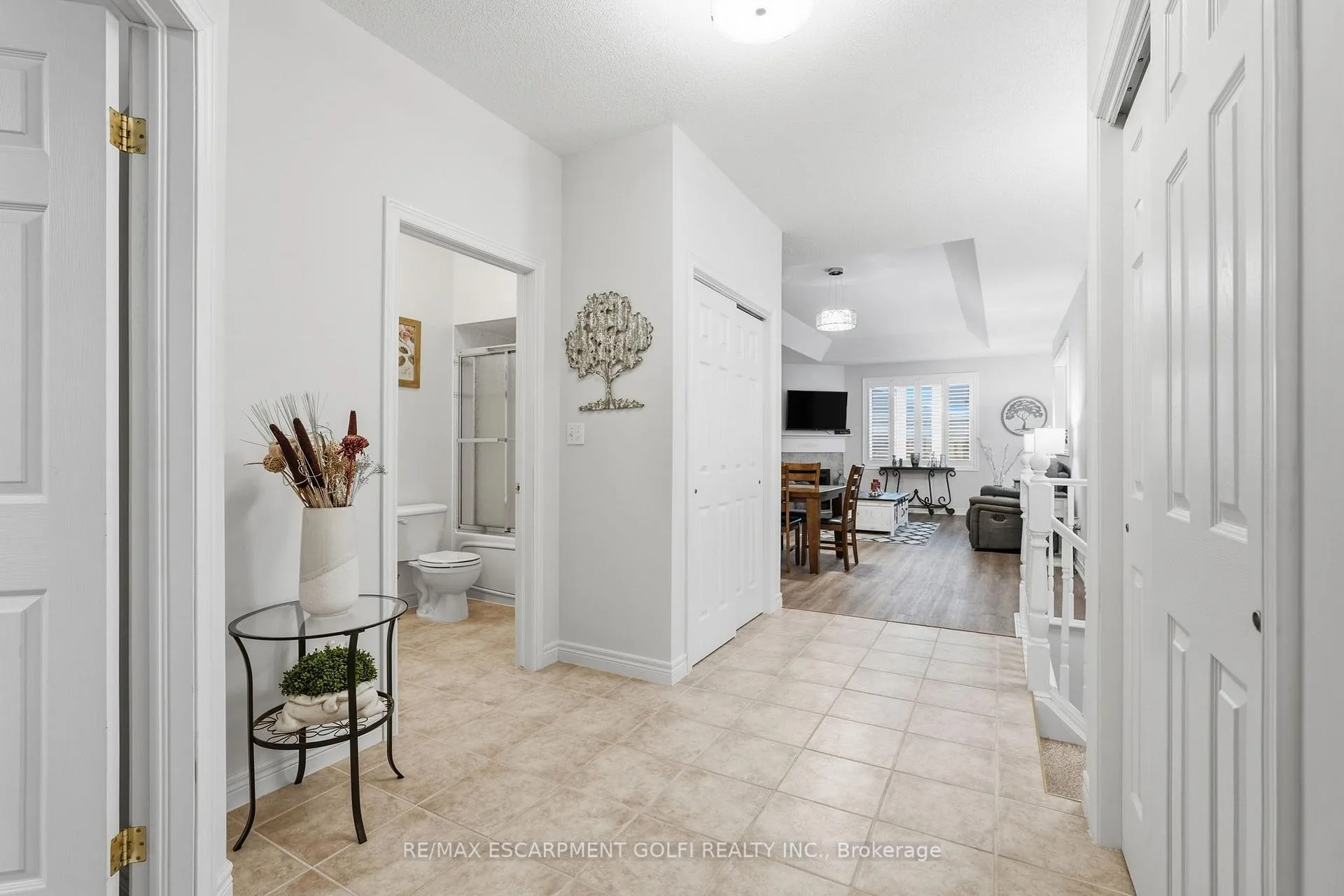 Photo 5 of 26 Cathy Drive, Hamilton, Twenty Place — HOMEH
