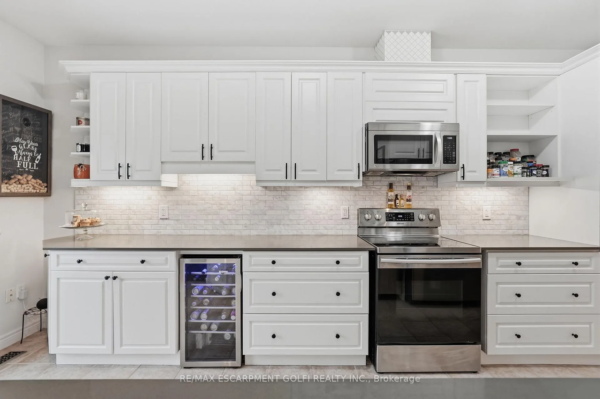 Photo 13 of 26 Cathy Drive, Hamilton, Twenty Place — HOMEH
