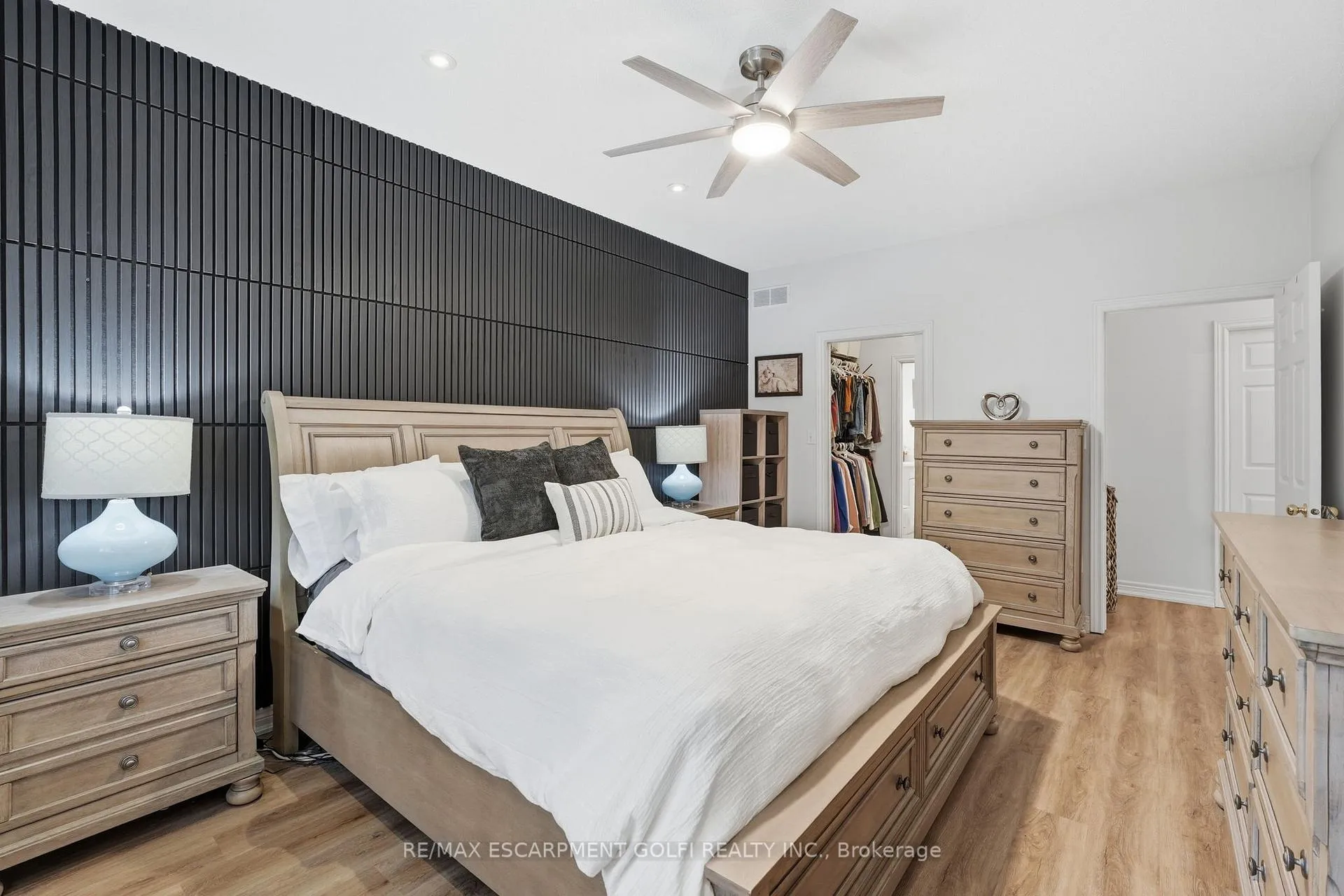 Photo 18 of 26 Cathy Drive, Hamilton, Twenty Place — HOMEH