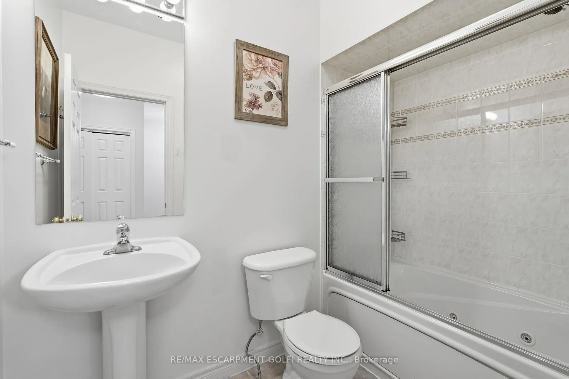Photo 22 of 26 Cathy Drive, Hamilton, Twenty Place — HOMEH