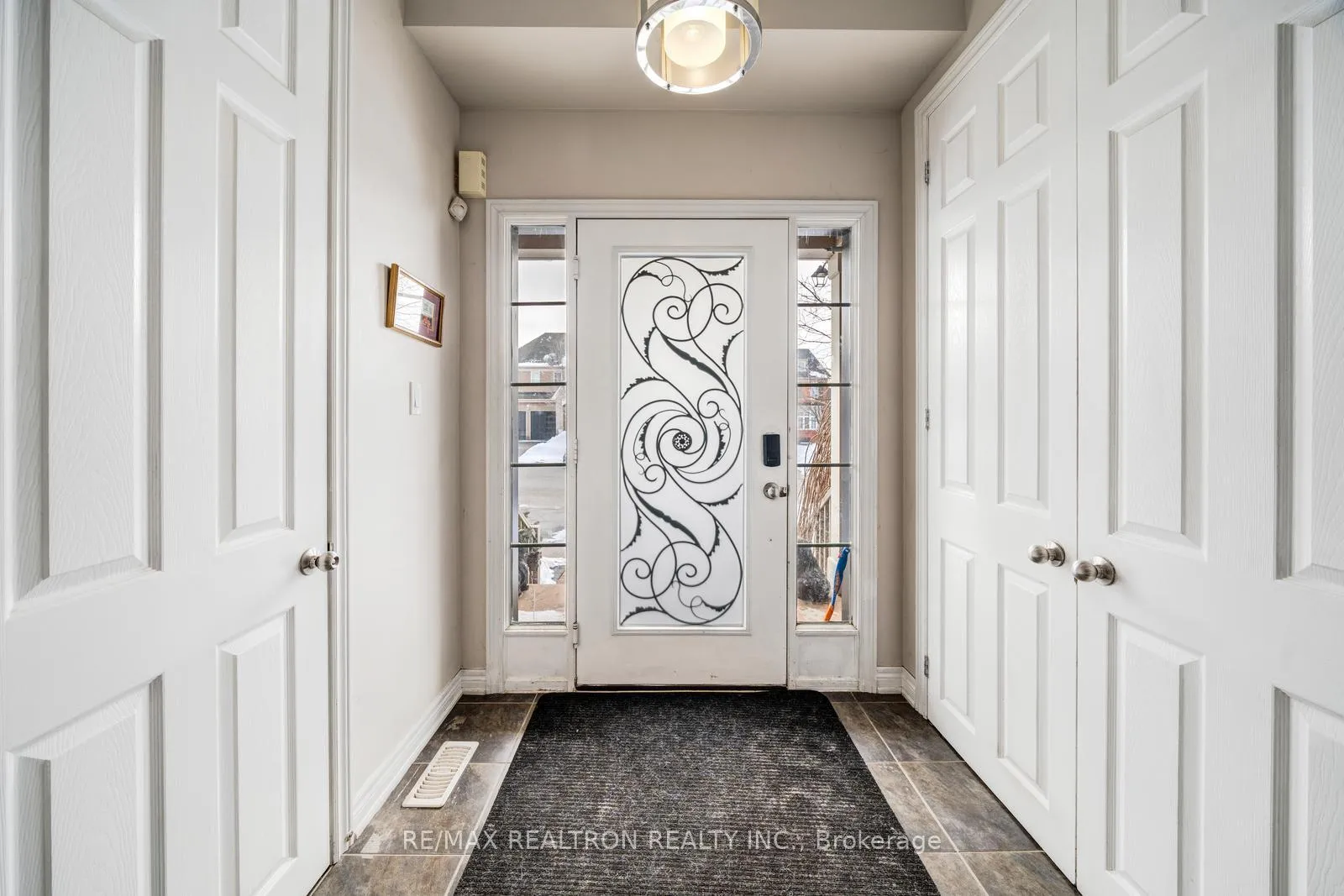 Photo 3 of 22 Northern Dancer Drive, Oshawa, Windfields — HOMEH