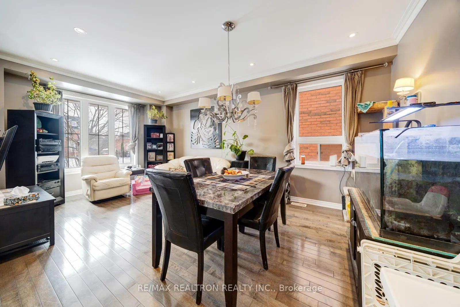 Photo 6 of 22 Northern Dancer Drive, Oshawa, Windfields — HOMEH