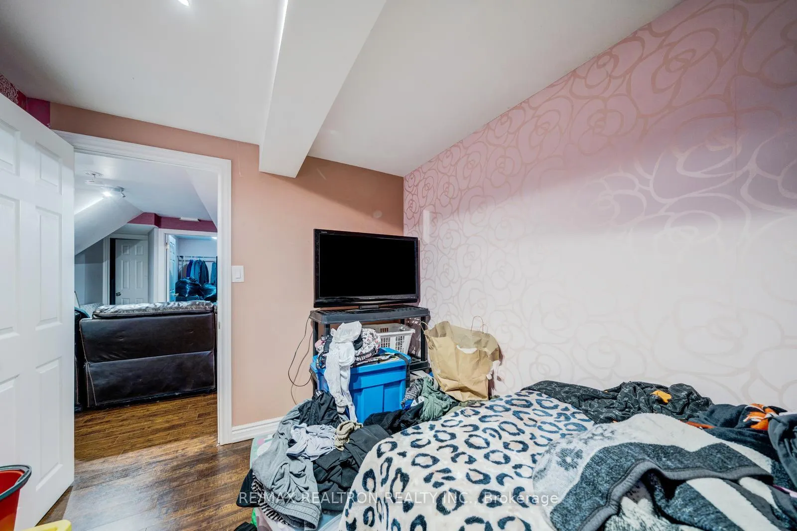 Photo 48 of 22 Northern Dancer Drive, Oshawa, Windfields — HOMEH