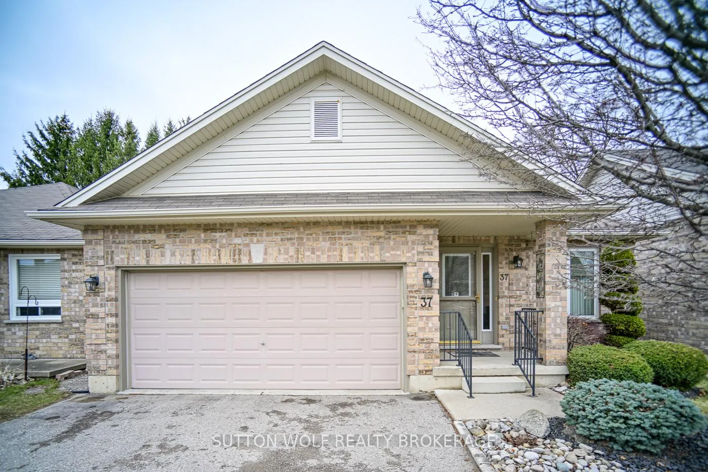 Photo 1 of Unit 7, 375 Scott Street E, Strathroy-Caradoc, SE — HOMEH