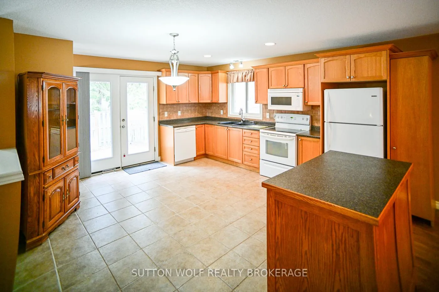 Photo 11 of Unit 7, 375 Scott Street E, Strathroy-Caradoc, SE — HOMEH