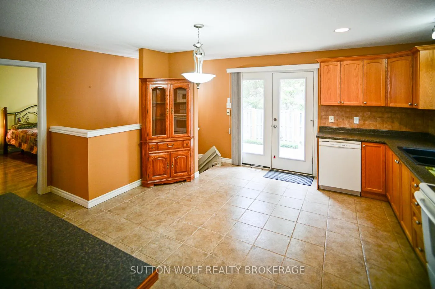Photo 12 of Unit 7, 375 Scott Street E, Strathroy-Caradoc, SE — HOMEH