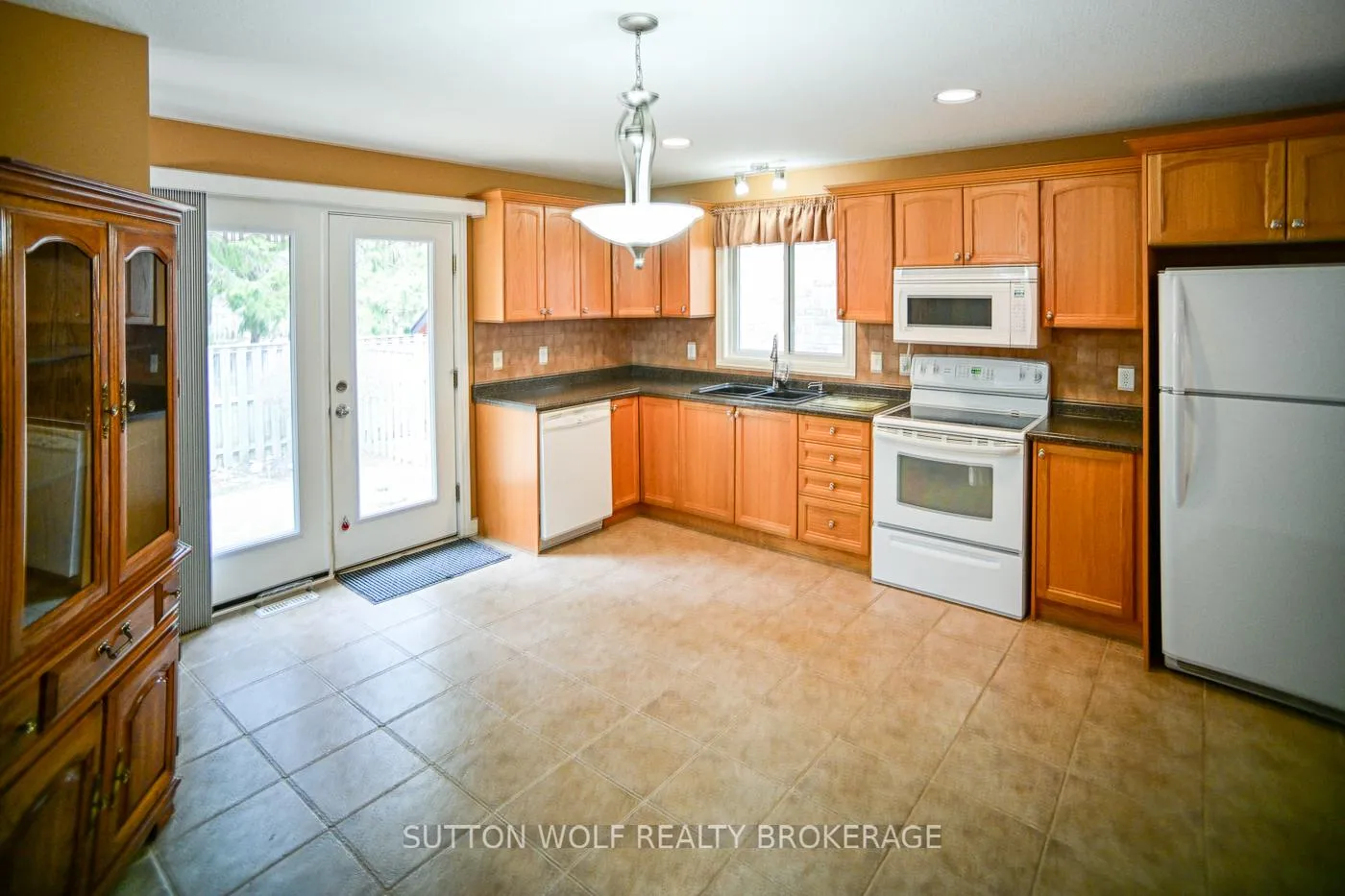 Photo 13 of Unit 7, 375 Scott Street E, Strathroy-Caradoc, SE — HOMEH