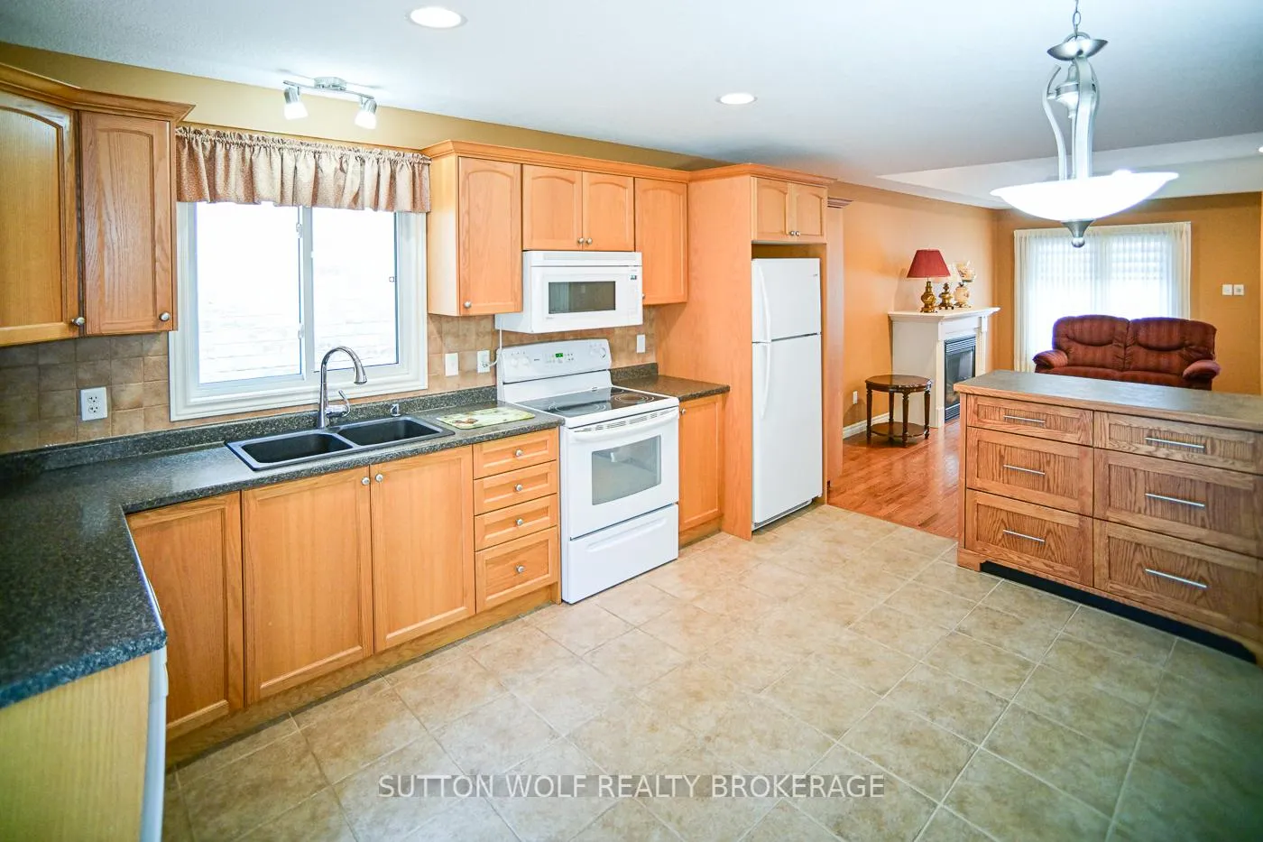 Photo 14 of Unit 7, 375 Scott Street E, Strathroy-Caradoc, SE — HOMEH
