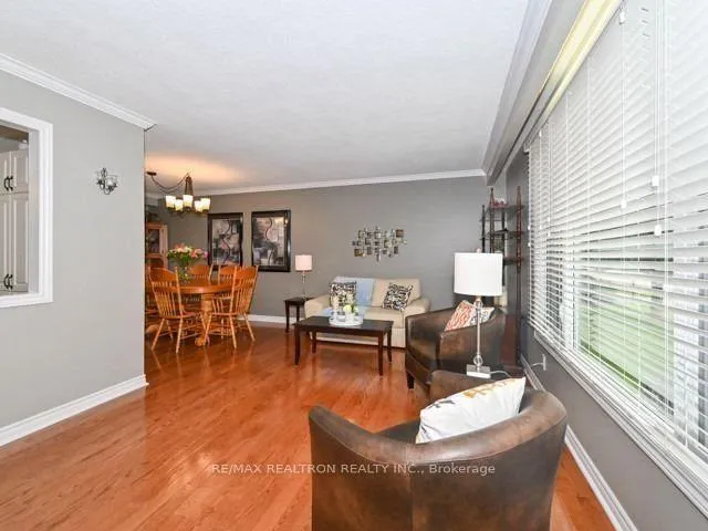 Photo 3 of 22 Sir Bedevere Place, Markham, Markham Village — HOMEH