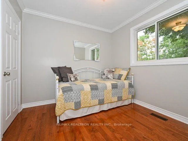 Photo 9 of 22 Sir Bedevere Place, Markham, Markham Village — HOMEH
