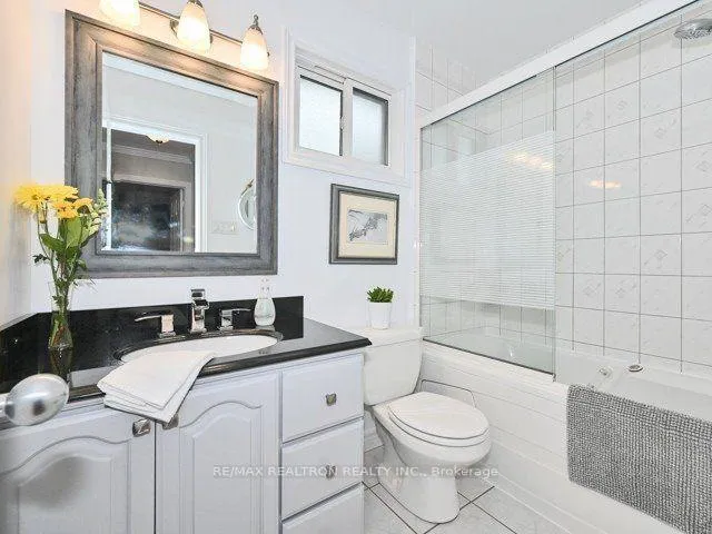 Photo 11 of 22 Sir Bedevere Place, Markham, Markham Village — HOMEH