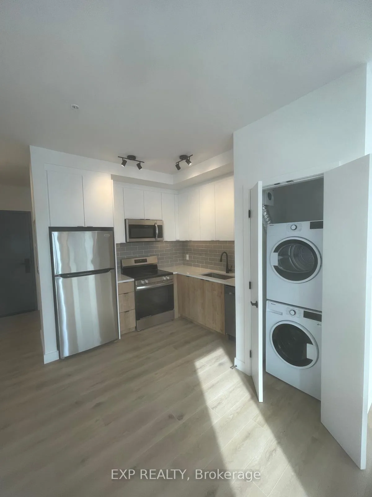 Photo 4 of Unit 210, 1600 James Naismith Drive, Ottawa, Pineview — HOMEH
