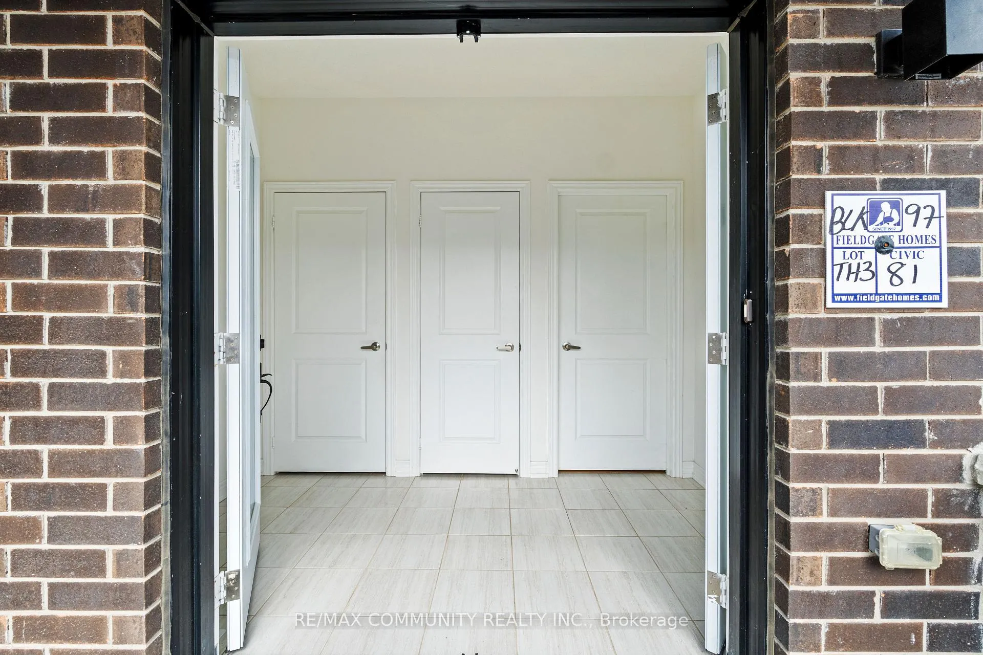 Photo 2 of 81 Armilia Place, Whitby, Rural Whitby — HOMEH
