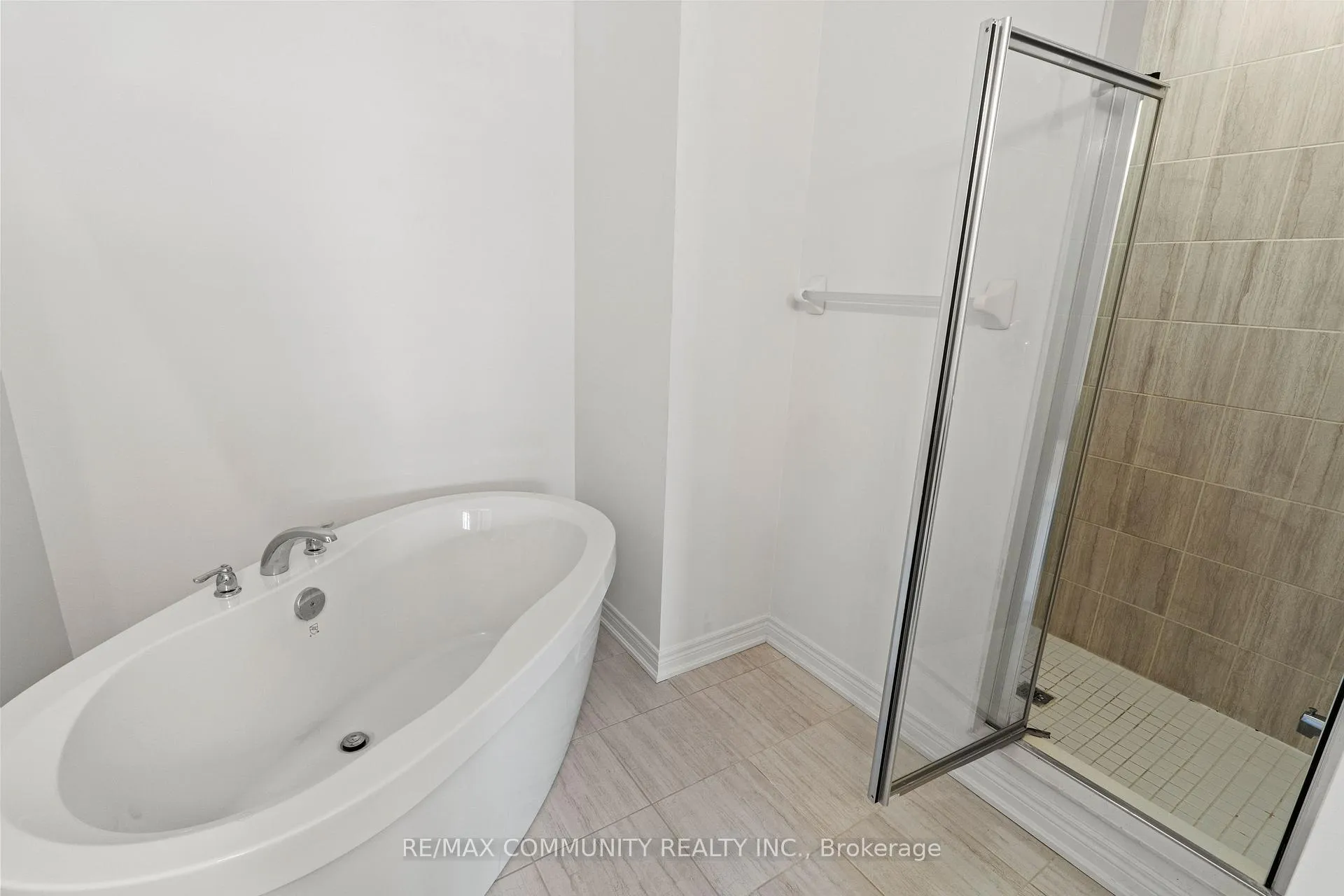 Photo 10 of 81 Armilia Place, Whitby, Rural Whitby — HOMEH