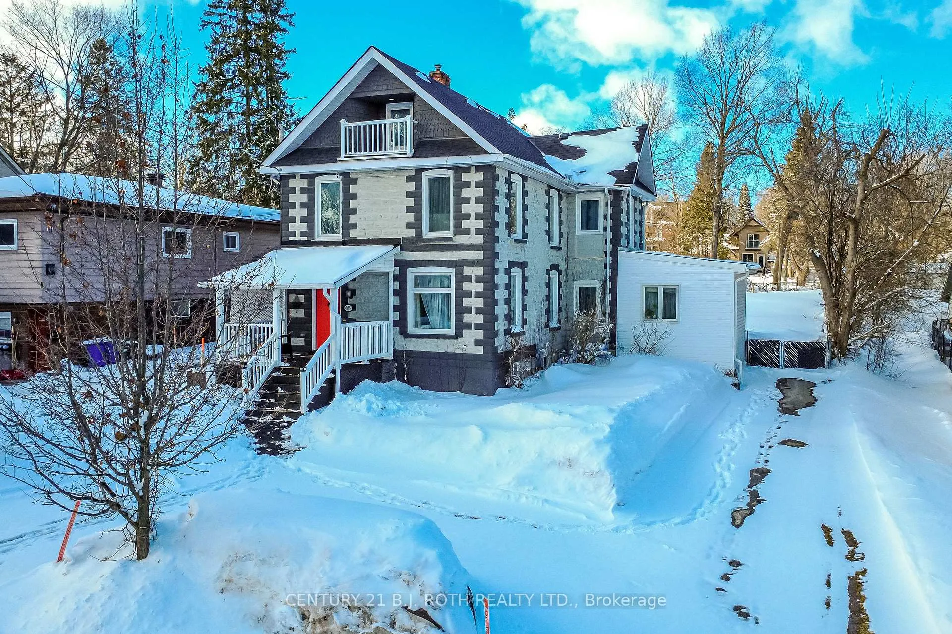 Photo 3 of 106 Jarvis Street, Orillia — HOMEH