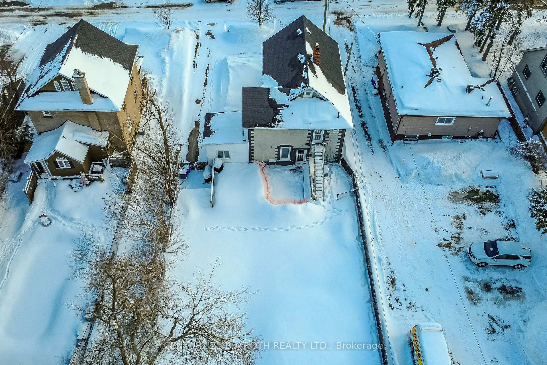 Photo 5 of 106 Jarvis Street, Orillia — HOMEH
