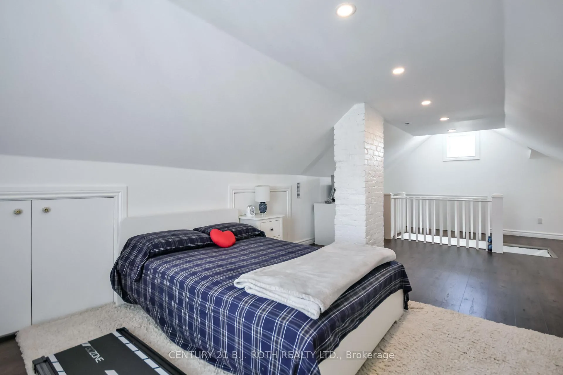 Photo 37 of 106 Jarvis Street, Orillia — HOMEH