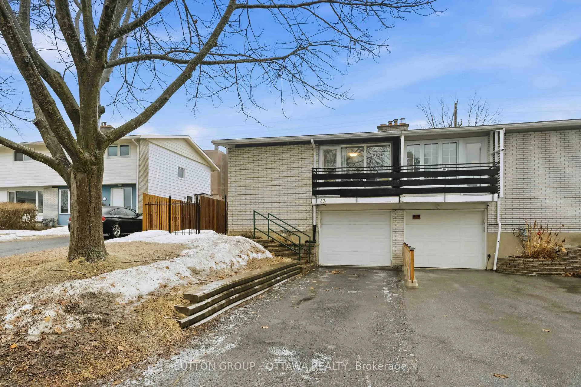 Photo 2 of 43 Southview Crescent, Ottawa, Borden Farm/Stewart Farm/Carleton Heights/Parkwood Hills — HOMEH