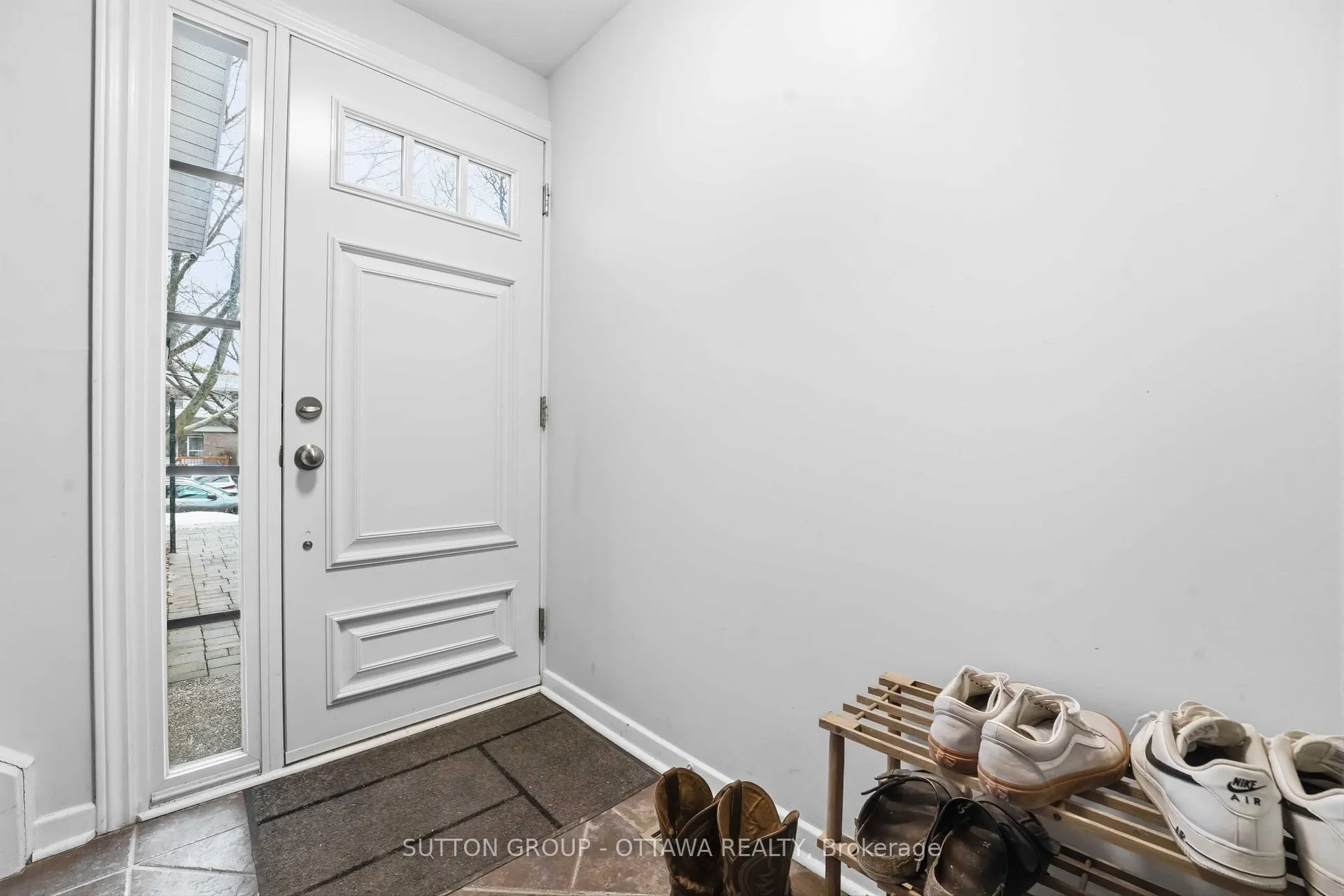 Photo 4 of 43 Southview Crescent, Ottawa, Borden Farm/Stewart Farm/Carleton Heights/Parkwood Hills — HOMEH