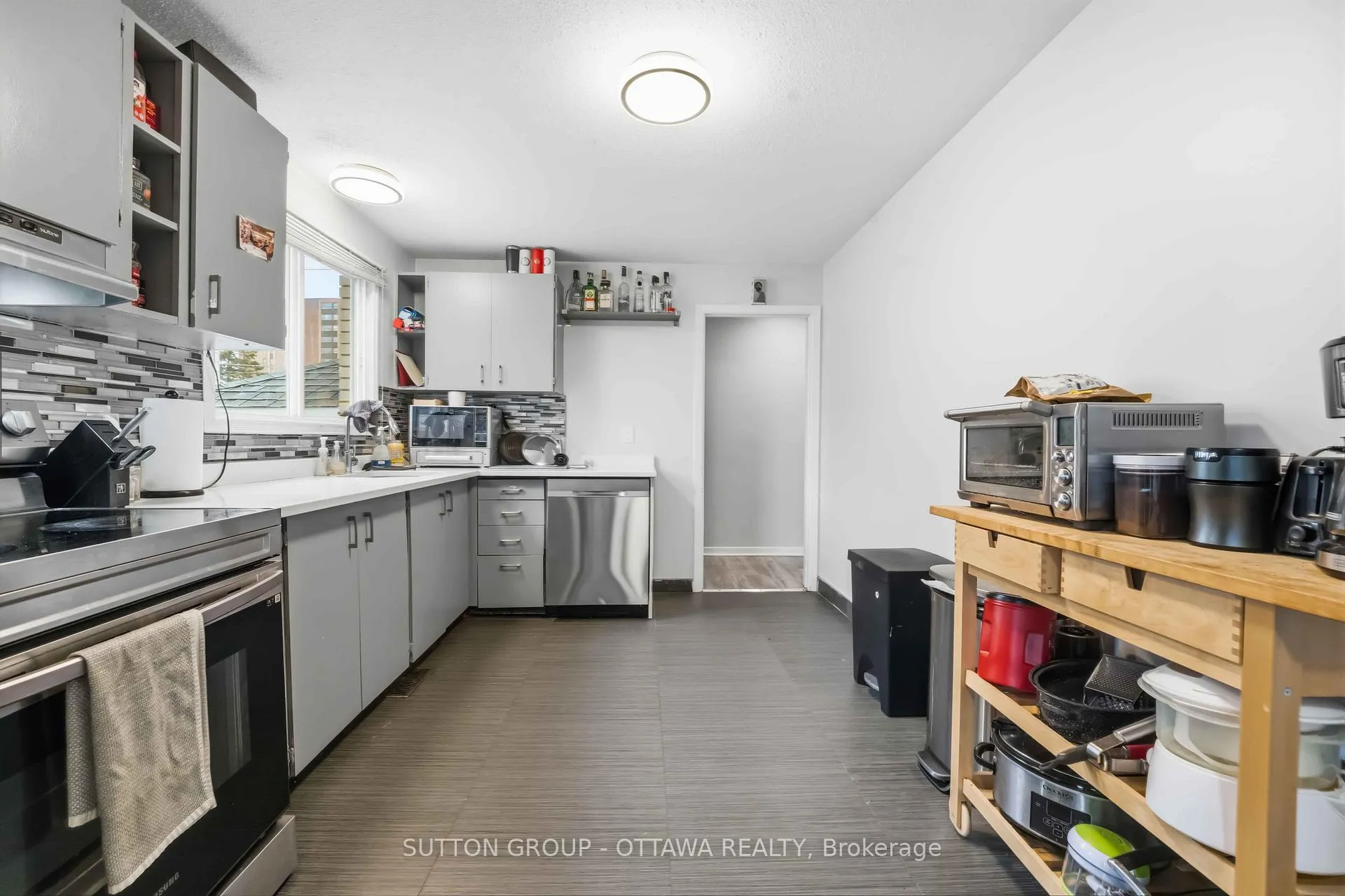 Photo 10 of 43 Southview Crescent, Ottawa, Borden Farm/Stewart Farm/Carleton Heights/Parkwood Hills — HOMEH