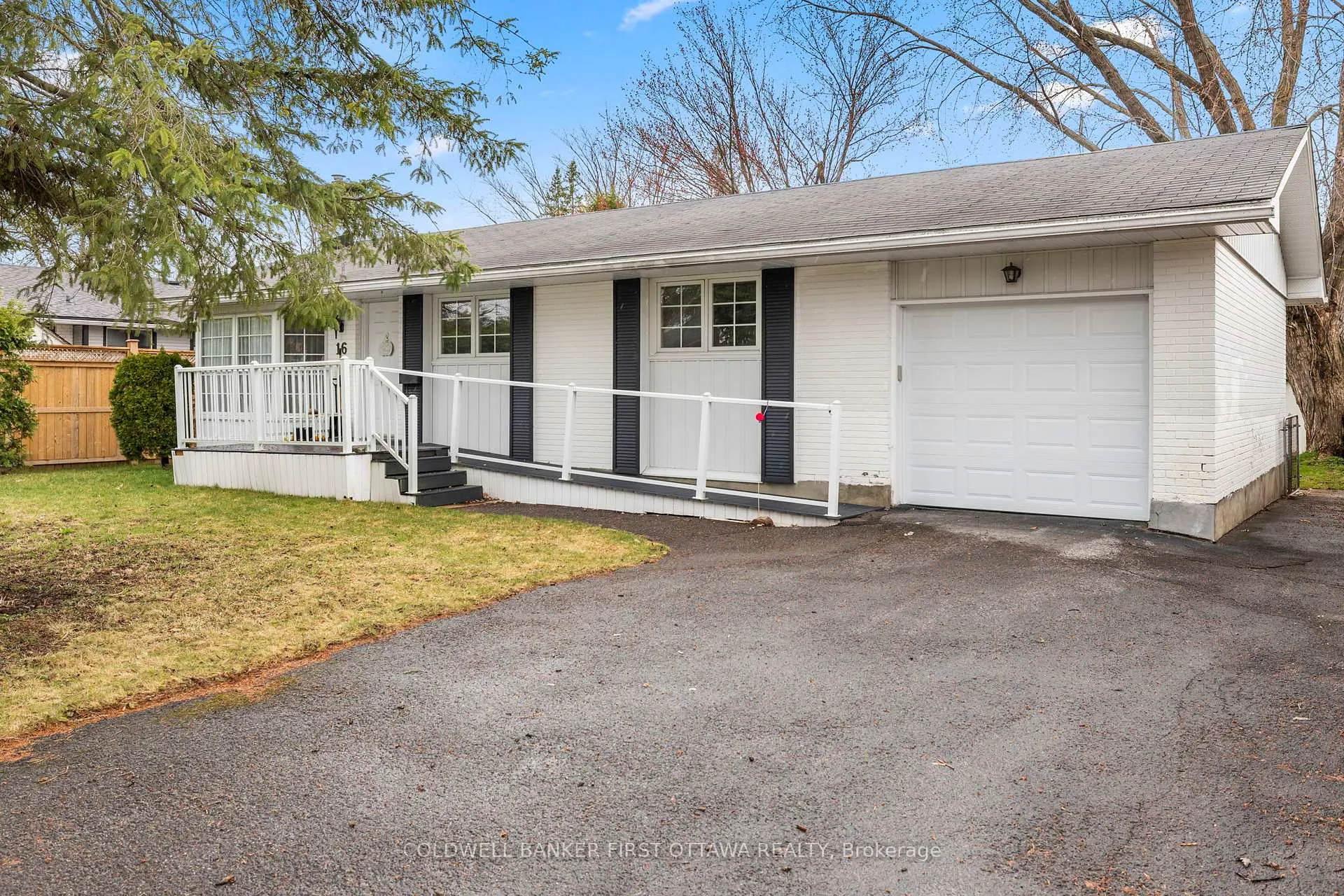 Photo 3 of 16 Sycamore Drive, Ottawa, Arbeatha Park — HOMEH