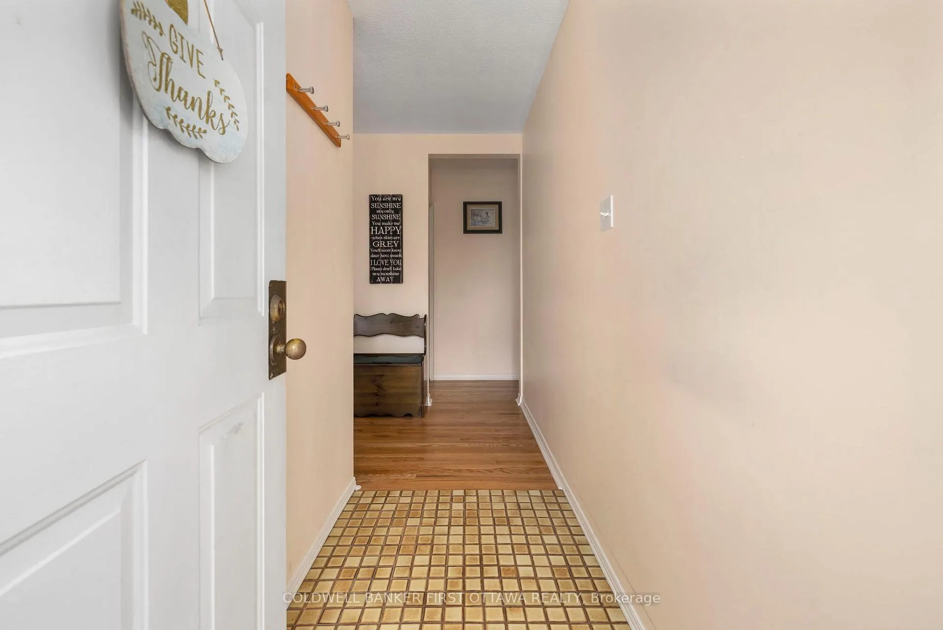 Photo 4 of 16 Sycamore Drive, Ottawa, Arbeatha Park — HOMEH