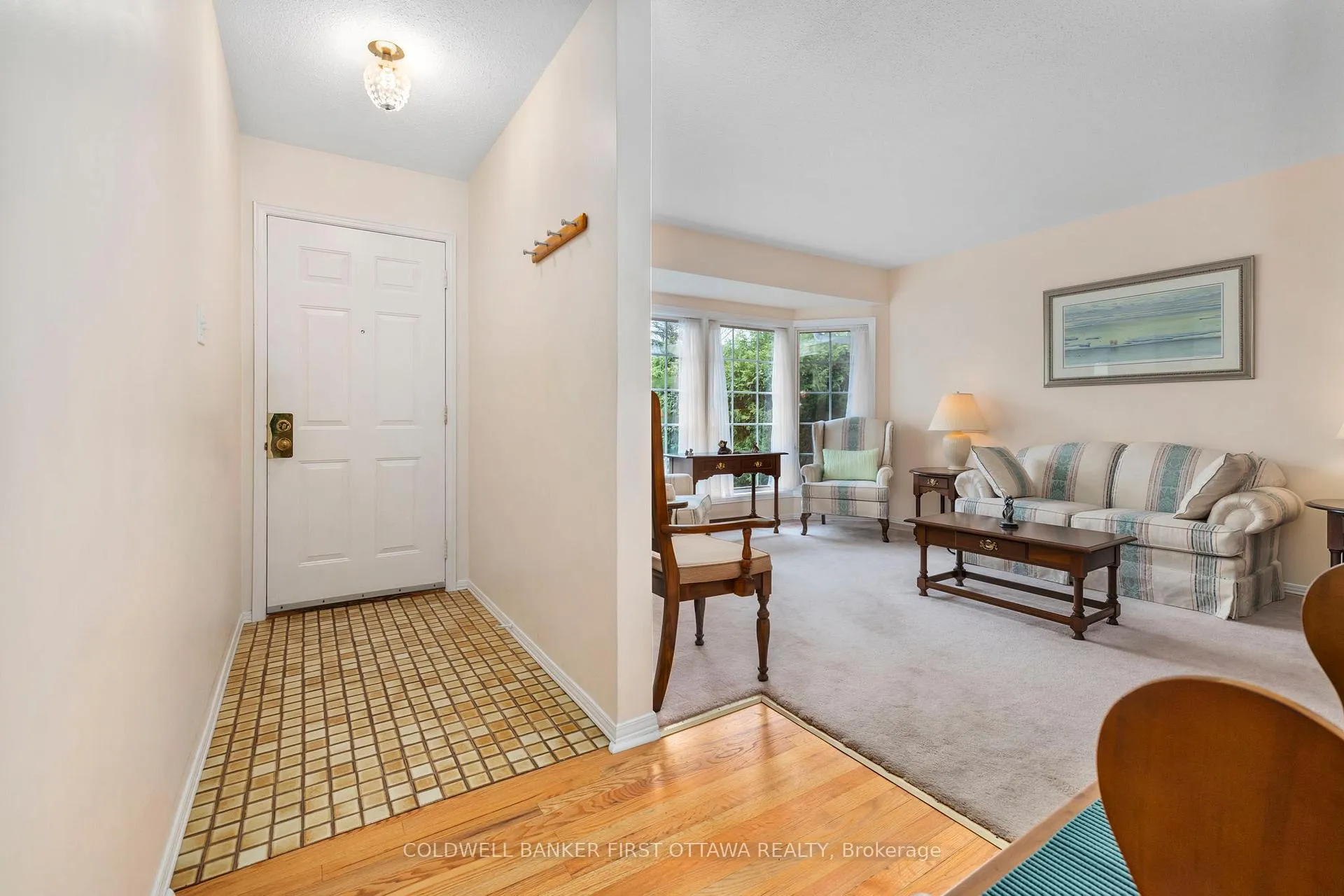 Photo 5 of 16 Sycamore Drive, Ottawa, Arbeatha Park — HOMEH