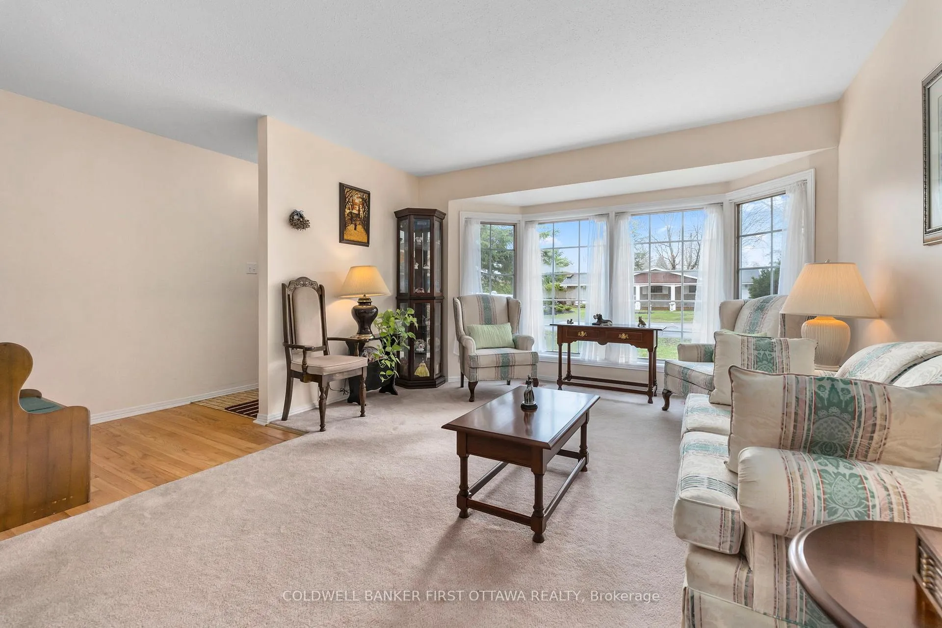 Photo 6 of 16 Sycamore Drive, Ottawa, Arbeatha Park — HOMEH
