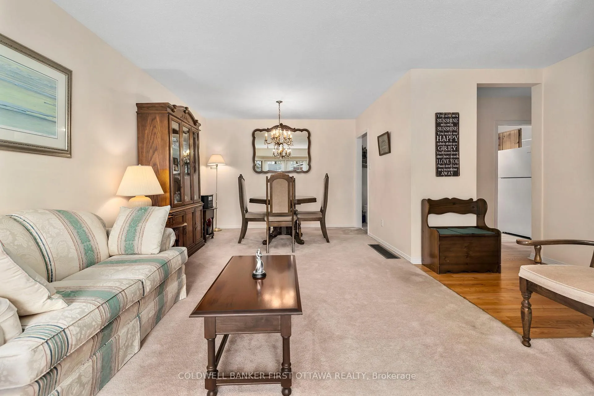 Photo 8 of 16 Sycamore Drive, Ottawa, Arbeatha Park — HOMEH