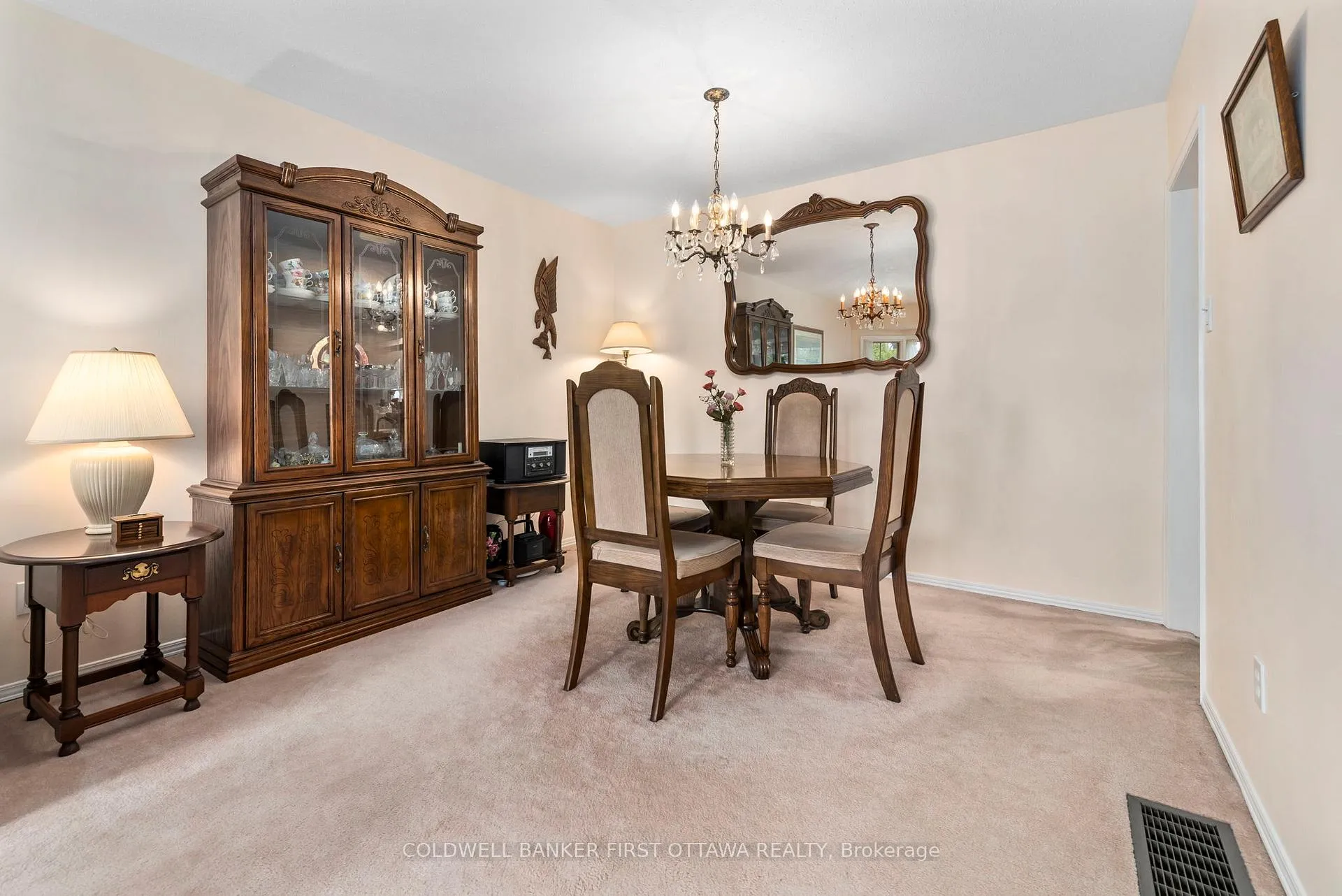 Photo 9 of 16 Sycamore Drive, Ottawa, Arbeatha Park — HOMEH