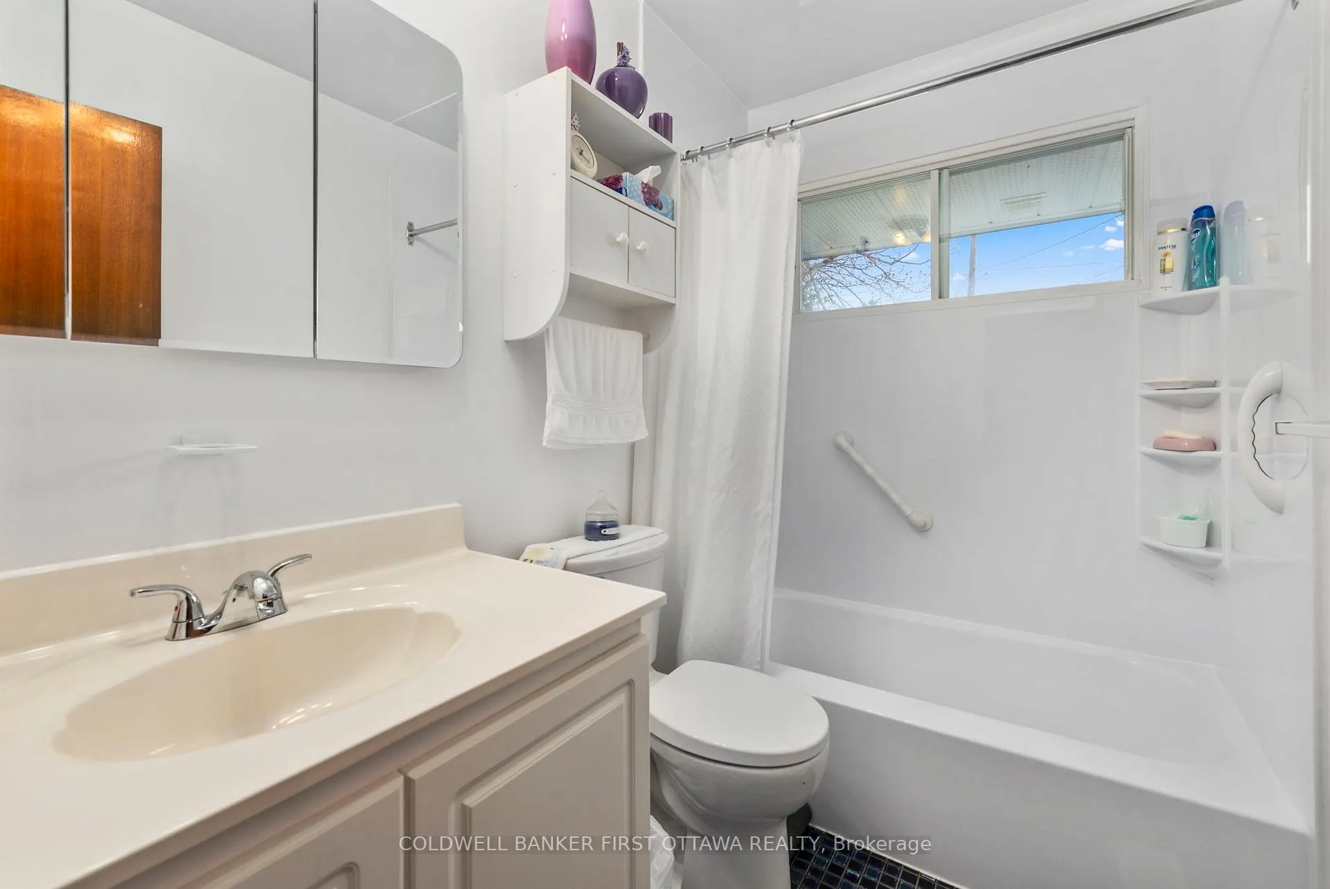 Photo 17 of 16 Sycamore Drive, Ottawa, Arbeatha Park — HOMEH