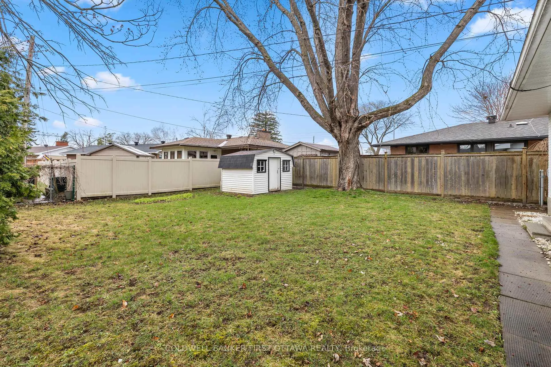 Photo 24 of 16 Sycamore Drive, Ottawa, Arbeatha Park — HOMEH