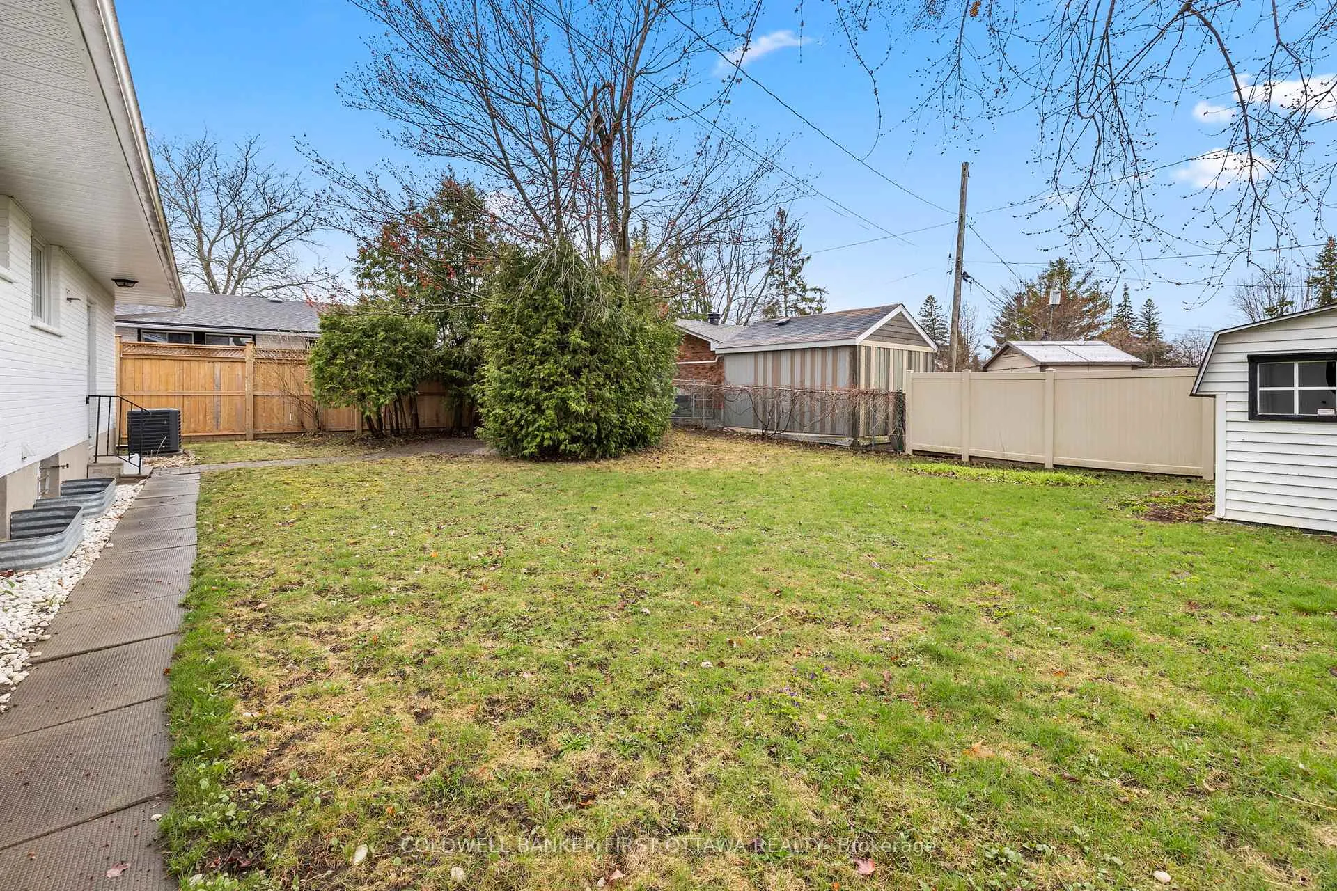 Photo 25 of 16 Sycamore Drive, Ottawa, Arbeatha Park — HOMEH