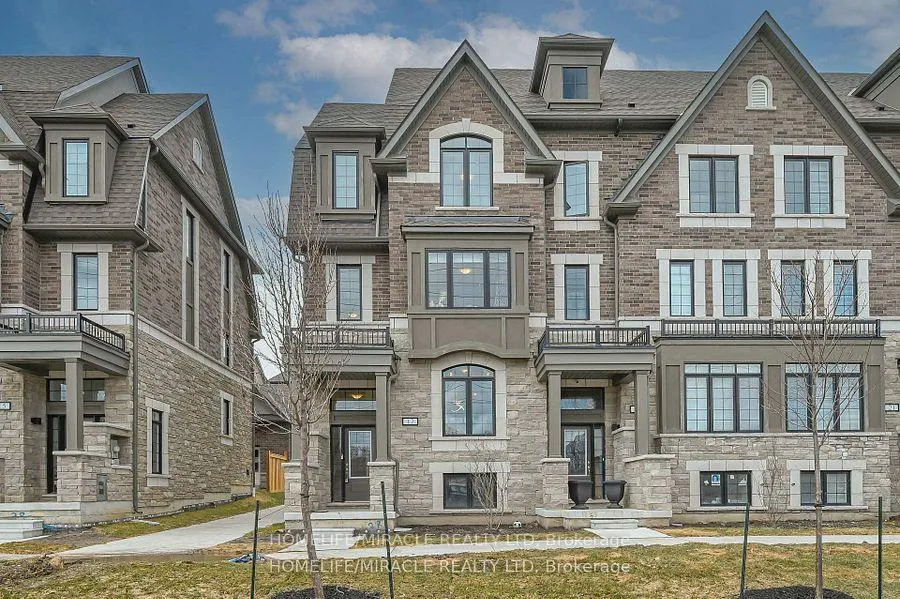 Photo 1 of 17 Selfridge Way, Whitby, Downtown Whitby — HOMEH