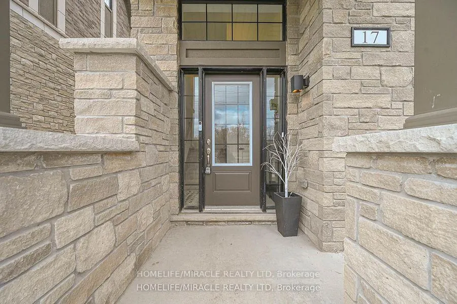 Photo 4 of 17 Selfridge Way, Whitby, Downtown Whitby — HOMEH