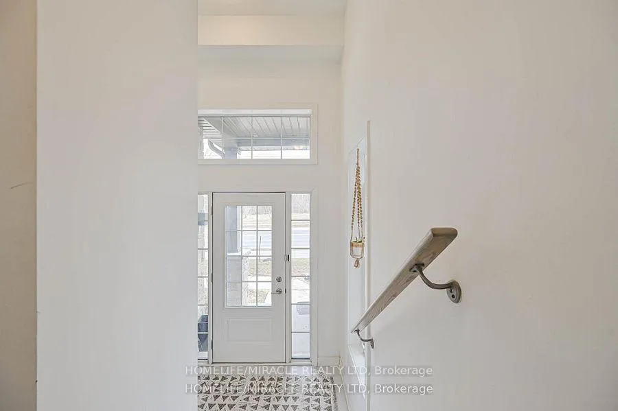 Photo 5 of 17 Selfridge Way, Whitby, Downtown Whitby — HOMEH
