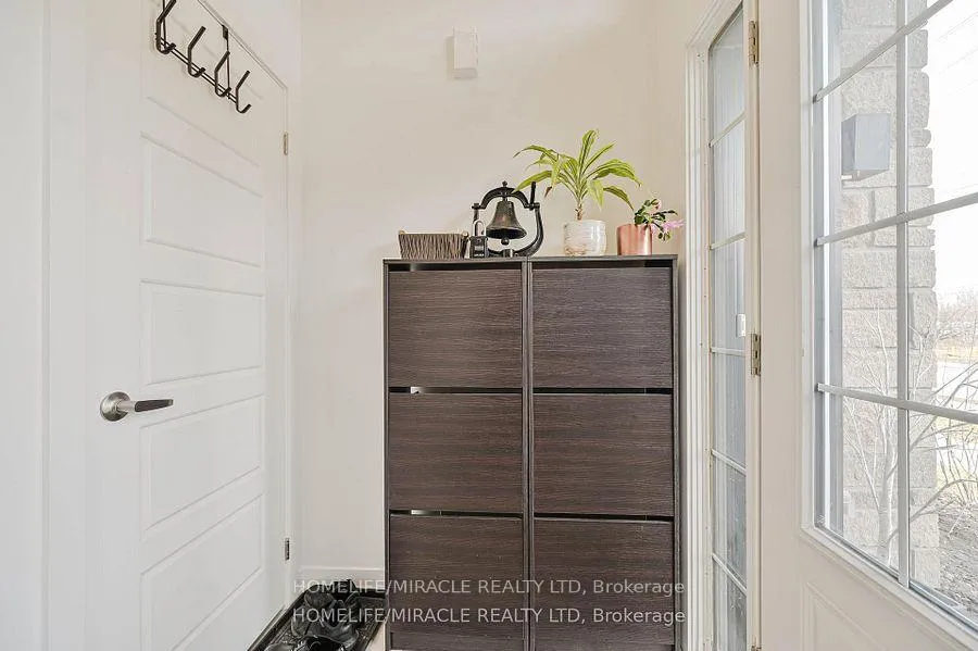 Photo 6 of 17 Selfridge Way, Whitby, Downtown Whitby — HOMEH