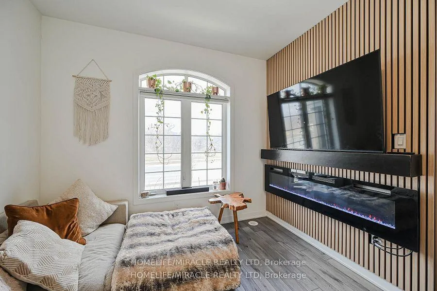Photo 13 of 17 Selfridge Way, Whitby, Downtown Whitby — HOMEH