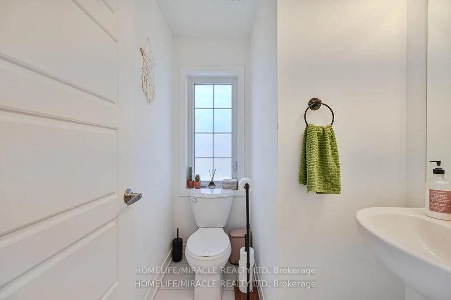 Photo 17 of 17 Selfridge Way, Whitby, Downtown Whitby — HOMEH