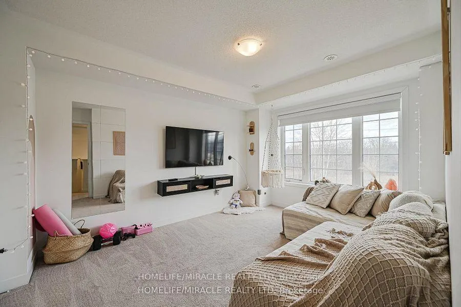 Photo 21 of 17 Selfridge Way, Whitby, Downtown Whitby — HOMEH