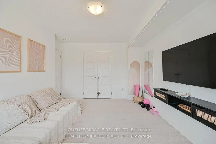 Photo 22 of 17 Selfridge Way, Whitby, Downtown Whitby — HOMEH