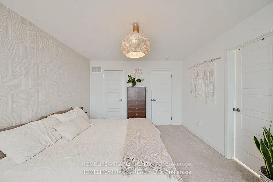 Photo 23 of 17 Selfridge Way, Whitby, Downtown Whitby — HOMEH