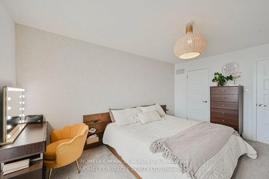 Photo 24 of 17 Selfridge Way, Whitby, Downtown Whitby — HOMEH