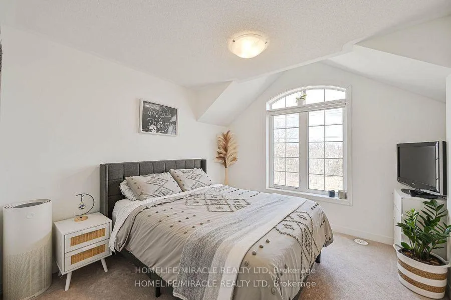 Photo 26 of 17 Selfridge Way, Whitby, Downtown Whitby — HOMEH