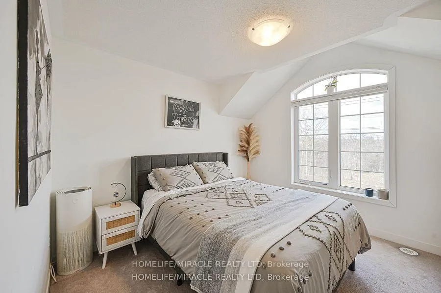 Photo 27 of 17 Selfridge Way, Whitby, Downtown Whitby — HOMEH