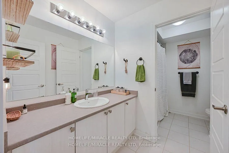 Photo 29 of 17 Selfridge Way, Whitby, Downtown Whitby — HOMEH