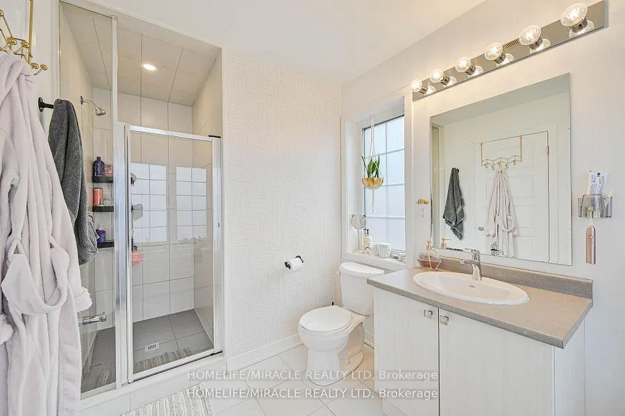 Photo 34 of 17 Selfridge Way, Whitby, Downtown Whitby — HOMEH