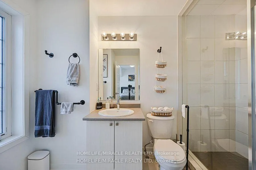 Photo 37 of 17 Selfridge Way, Whitby, Downtown Whitby — HOMEH