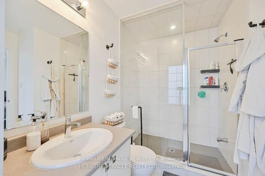 Photo 38 of 17 Selfridge Way, Whitby, Downtown Whitby — HOMEH